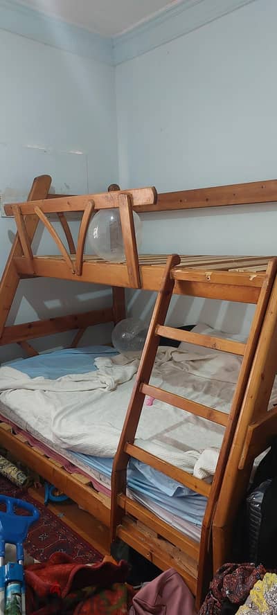 سرير بدورين