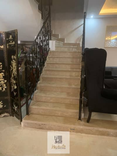 For sale, a duplex villa of 225m + 70m garden with immediate delivery, super lux finishing, located in North Lotus, Fifth Settlement, steps from the northern 90th Street, at a bargain price.