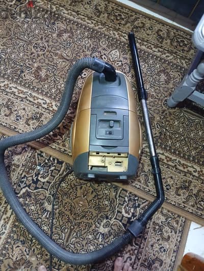 مكنسه للبيع شغاله تمام وارد السعوديه