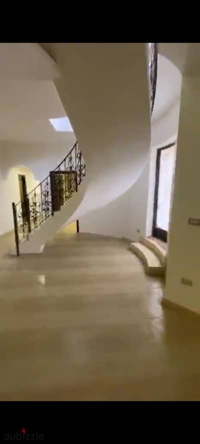 دوبلكس للايجار السكني بجاردن و مدخل خاص في النرجس فيلات