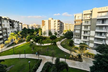 140 sq m apartment for sale in Madinaty B12, next to services and the medical center, steps away from Craft Zone and East Hub. Ultra super deluxe fini
