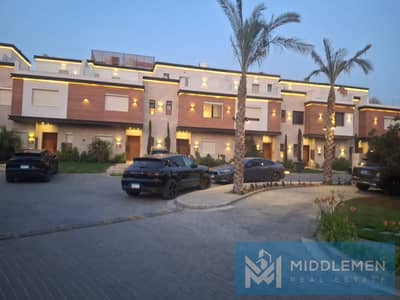 تاون هاوس ميدل 246متر لوكيشن مميز متشطب بالكامل اقل سعر فى السوق ازار 1 القاهره الجديده azzar1