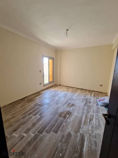 شقة للإيجار قانون في كمبوند وصال ريزيدنس  فرصة مميزة للسكن داخل واحد من أرقى الكمبوندات السكنية، شقة بمساحة 160 متر بتقسيم عملي ومساحات واسعة توفر الر