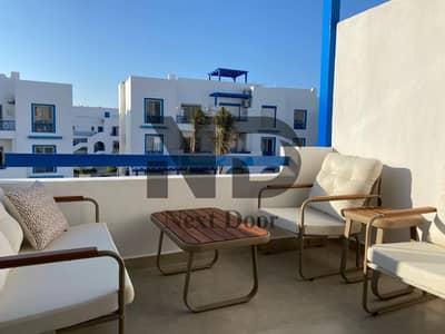 شاليه مميز للإيجار في Rhodes Phase داخل Mountain View Ras El Hikma،إطلالة مباشرة على حمام السباحة واللاجون، مع فرش جديد وتجهيزات متكاملة