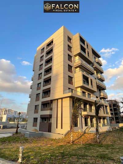In the New Administrative Capital, R7, immediate delivery next to the Green River, prime location + distinctive view. Bleu Vert