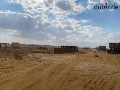 Land for sale in the eastern extension, block B, corner plot, not attached to a passageway