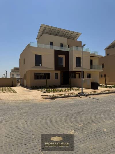 Twin house for sale, immediate delivery, 304m in a very distinguished area with SODIC, next to Emaar and ORA projects – Naguib Sawiris.