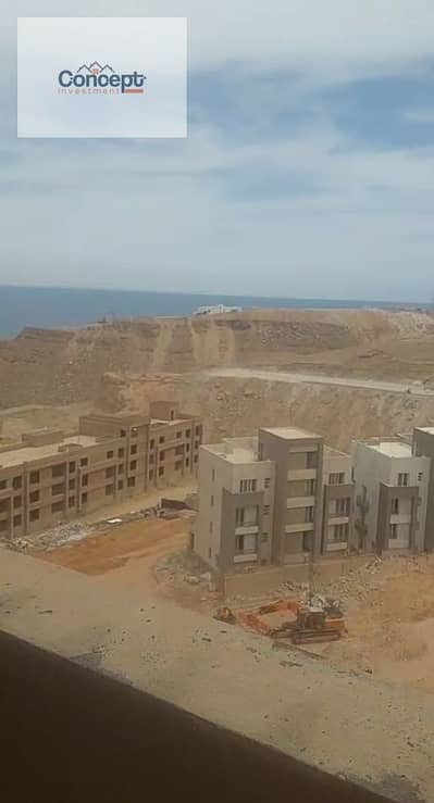 شاليه + روف للبيع بإطلالة مزدوجة على حمام السباحة والبحر  في جبال - العين السخنة