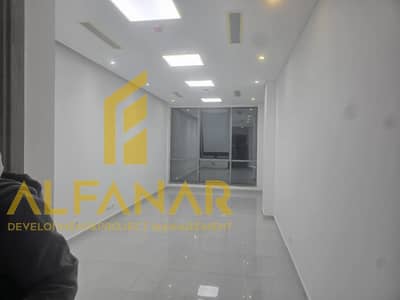عيادة 101 متر للإيجار بالتسعين الشمالي | 1,100 جنيه للمتر | متشطبة بالتكييفات | 2 جراج | استلام فوري | موقع طبي مميز