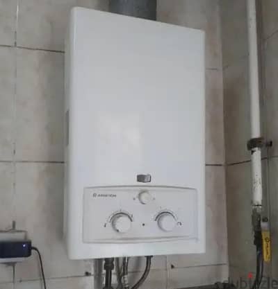 سخان اريستون غاز طبيعي ابيض للبيع