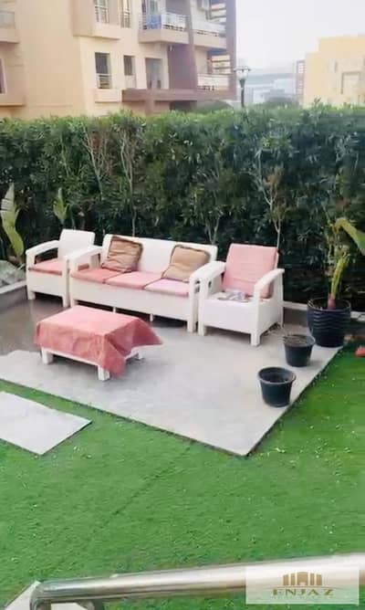 شقة للبيع بالمطبخ وتكييفات  في كمباوند وصال فيوز بأجمل فيو جاردن بتسهيلات علي 7 سنين 220م