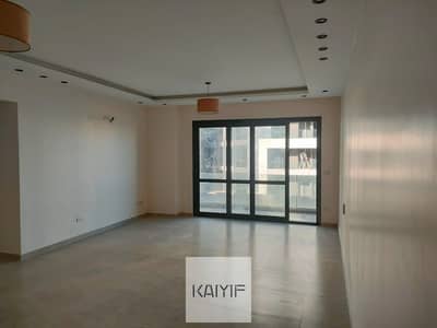 شقة   للإيجار 3 غرف أول سكن في الباتيو أوروEl patio Oro  موقع مميز داخل الكمبوند تشطيب كامل بالمطبخ والتكييفات