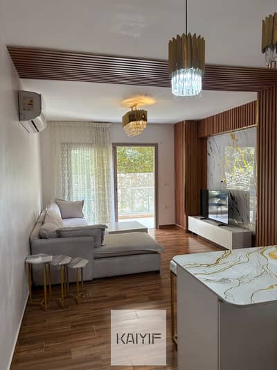 شقة أرضي بحديقة للإيجار في جاليريا مون فالي Galleria Moon Valley  بموقع مميز وتشطيب راقٍ وتصميم عصري داخل كمبوند متكامل الخدمات والأمن