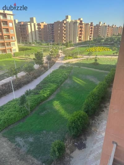 شقة للإيجار قانون في كمبوند وصال ريزيدنس  فرصة مميزة للسكن داخل واحد من أرقى الكمبوندات السكنية، شقة بمساحة 160 متر بتقسيم عملي ومساحات واسعة توفر الر