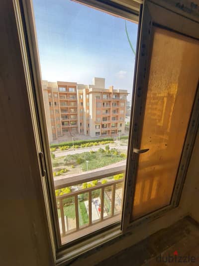 Apartment for Rent in Wasal Residence Compound  A great opportunity to live in one of the finest residential compounds. This spacious 160 sqm apartmen