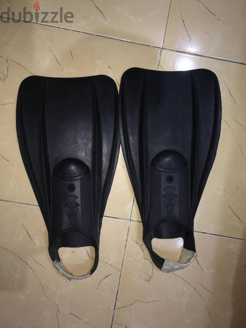 storm fin mega dolphin ( D ) size 1