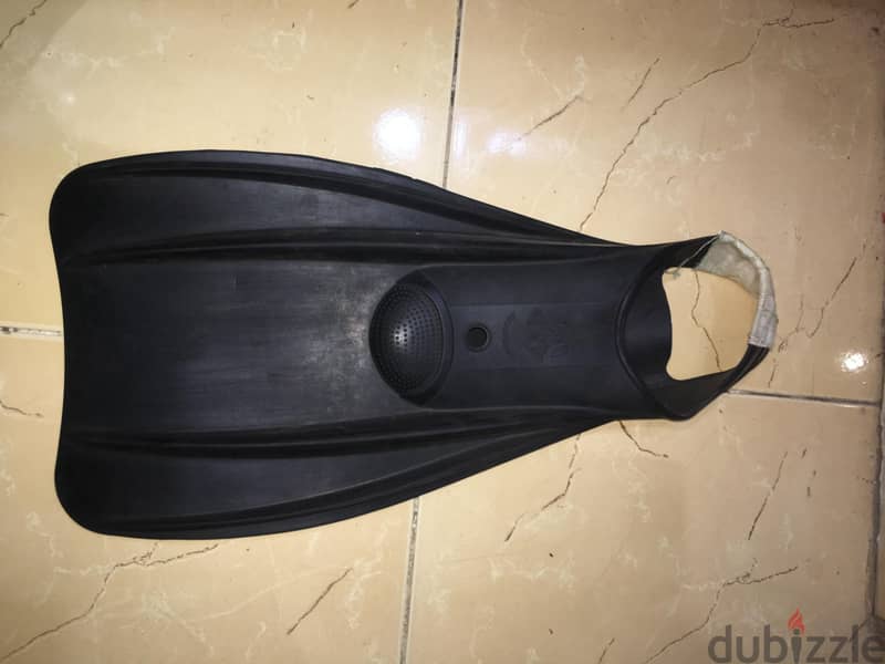 storm fin mega dolphin ( D ) size 2