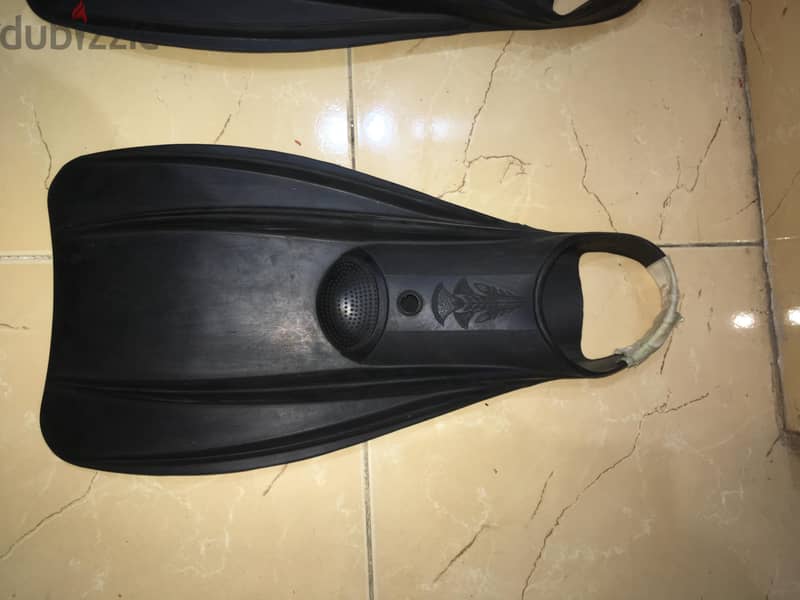 storm fin mega dolphin ( D ) size 3