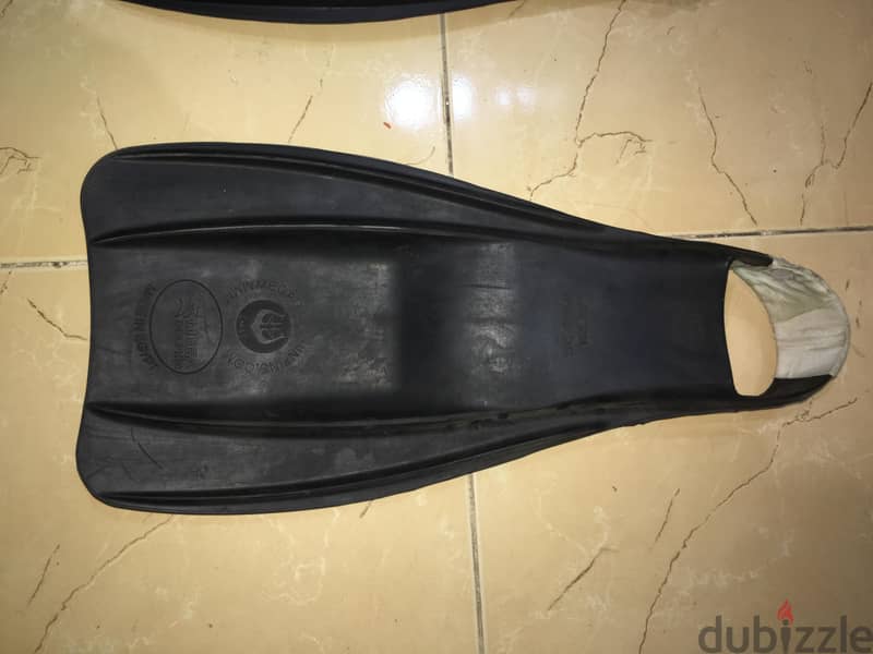 storm fin mega dolphin ( D ) size 4