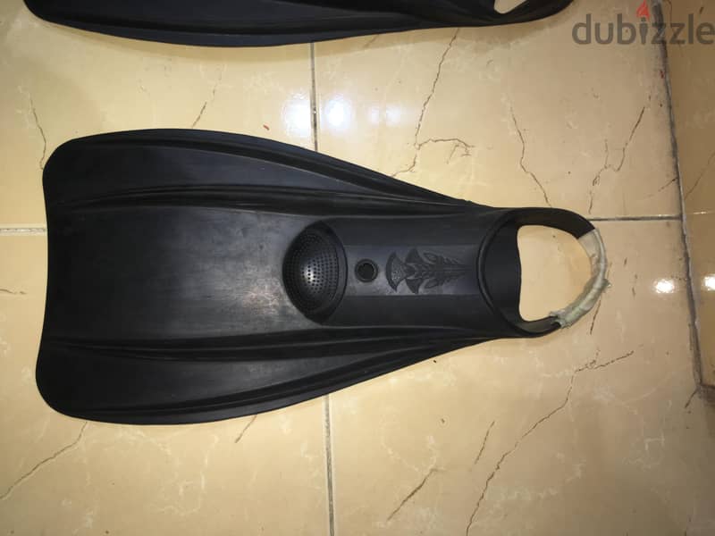 storm fin mega dolphin ( D ) size 5