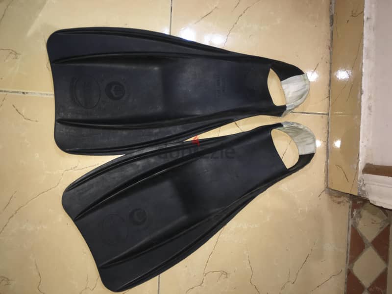 storm fin mega dolphin ( D ) size 7