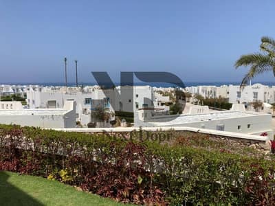 شاليه للايجار أول استخدام بفرش وأجهزة جديدة بالكامل، يتميز بإطلالة مباشرة على حمام السباحة