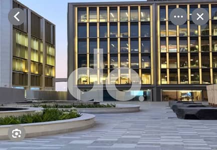 فرصة استثمارية استثنائية | معرض تجاري للبيع مباشرة على شارع التسعين الجنوبي  امتلك مقراً تجارياً فريداً فى التجمع الخامس