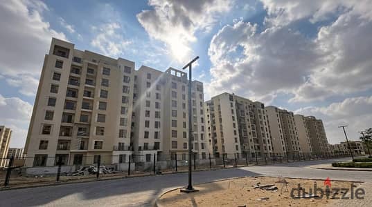 شقة متشطبه بالكامل بوحدات المطبخ والتكييفات للبيع بتسهيلات في زد إيست, أورا, القاهره الجديده . . . . . . . . . . . . . . . . . . . . . . . . . . .