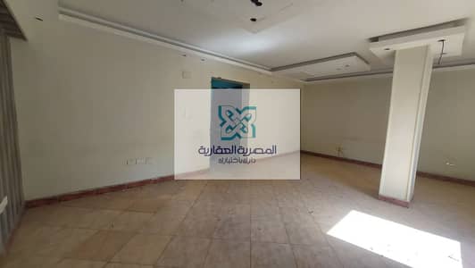شقه للايجار  المعراج العلوي  خلف بنزينه امارات  خلف كارفور والدائري بالقرب من المدارس والخدمات