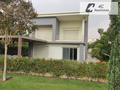 Luxury villa for sale, ready for immediate occupancy, in Cairo Festival City, Fifth Settlement with an open view landscape and a distinctive layoutt.