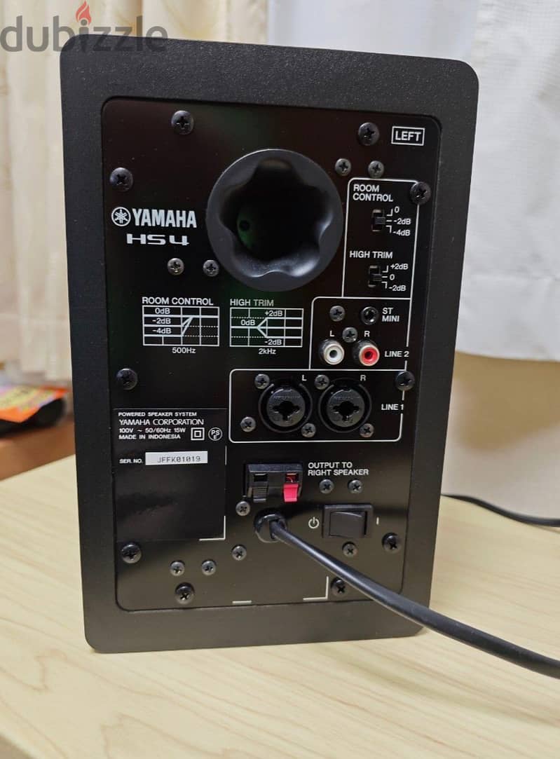 Yamaha HS4 Studio Monitors 1