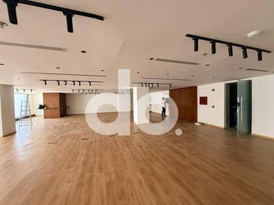 مكتب إداري للإيجار بمساحة 315 متر مربع في بارك ستريت بالقاهرة الجديدة، موقع متميز في التجمع الخامس.