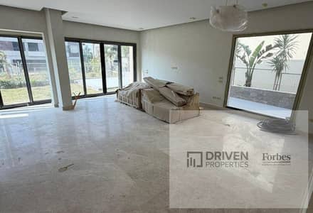 اقل سعر استلام فوري فيلا Type E متشطبه بالكامل للبيع في ذا كرون بالم هيلز The Crown Palm Hills جولف اكستينشن 6اكتوبر الجيزه