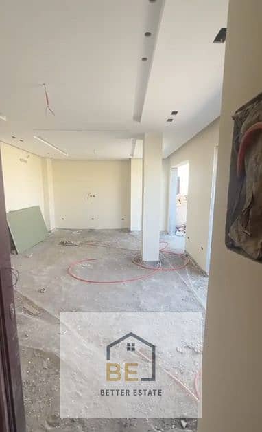 First-class direct view of the club | Northwest maritime direction | Total area of 300 meters (3/4 finish)