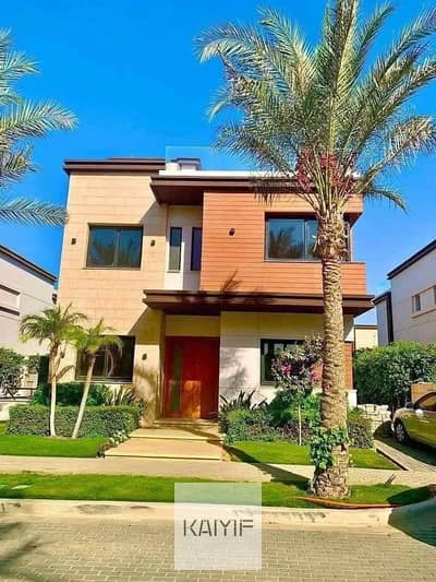 فيلا مستقلة للبيع في أزار القاهرة الجديدة بموقع مميز ومساحة كبيرة داخل كمبوند راقٍ متكامل الخدمات مع رووف خاص وإمكانية تصميم مثالية للسكن الفاخر