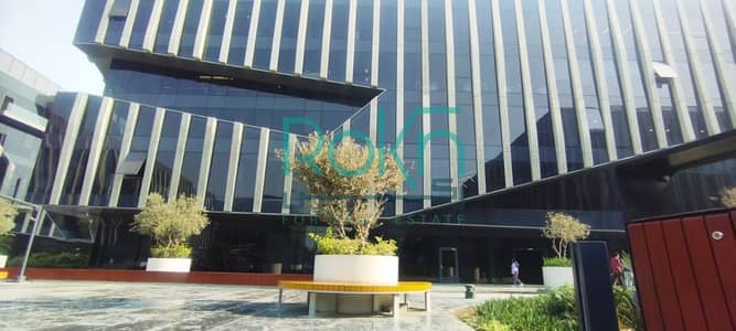 مكتب للإيجار سوديك التجمع بجوار الجامعة الامريكية على التسعين الجنوبى