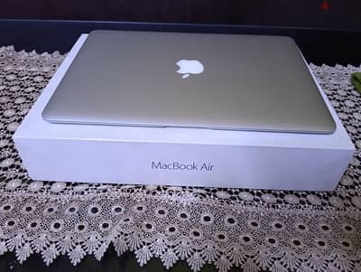 Mac book air 2015 كرتونه والشاحن الاصلي
