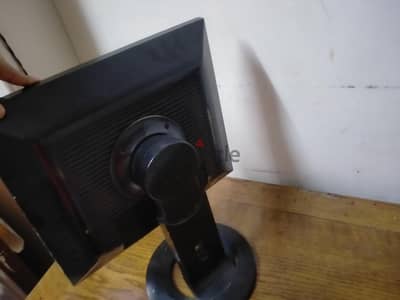 شاشه ٧٥ هيرتز بسعر 600 جنيه بس اوليكس اقل حاجه فيه ٨٠٠