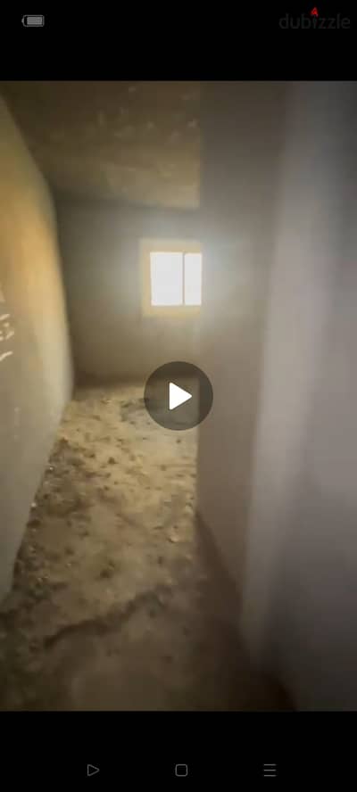 Apartment for sale in Maadi Dunes Compound, Zahraa Maadi. The apartment is on the fifth floor, with an area of 165 square meters, three rooms, and two bathrooms. Maintenance deposit paid. The apartment also comes with a parking space. The compound has 24-hour security and is also distinguished by its proximity to all services, malls, and Carrefour. Required: 4 million and 200. Video and WhatsApp.