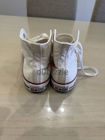 جزمة converse مقاس ٣٧ اصلية بدون علبة