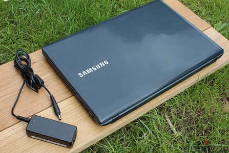 زى الجديد لاب توب سامسونج Samsung يعمل بصورة ممتازة