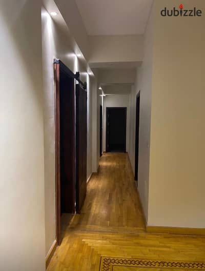 For rent, a 3-room apartment with kitchen and air conditioning in Al-Yasmeen in the assembly