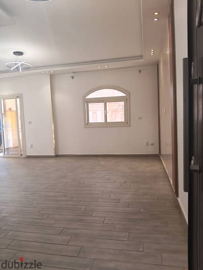 Apartment for rent in the small investor, sixth floor, elevator, three rooms, two bathrooms, kitchen, large reception