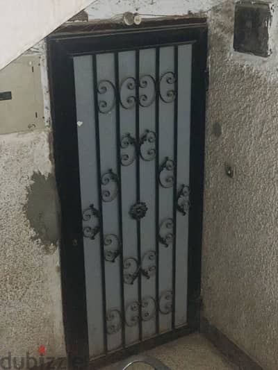 باب جديد للبيع