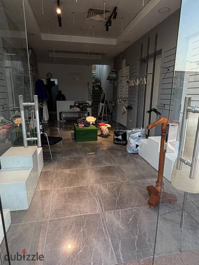 Shop with a distinctive finish for rent in New Rehab City, in the Eastern Market. Prime location and distinctive finishing.