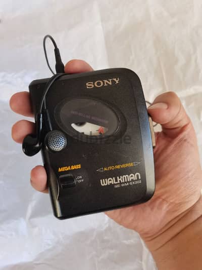 "سوني واكمان أصلي WM-EX302 | مشغل كاسيت كلاسيكي بحالة ممتازة "