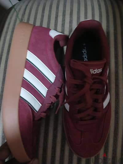 حذاء اديداس adidas اوريجنال مقاس ٤٢ و ٢/٣