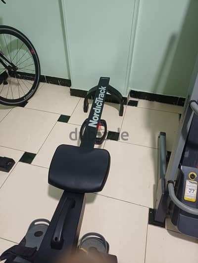 للبيع جهاز تجديف NordicTrack RX 800 الأصلي