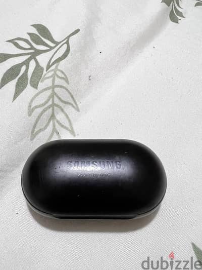 سماعة سامسونج مستعمله/Samsung earbuds