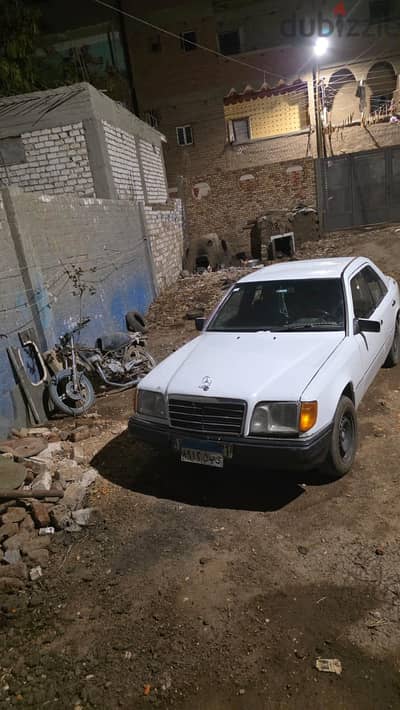 مرسيدس بنز 200 1985